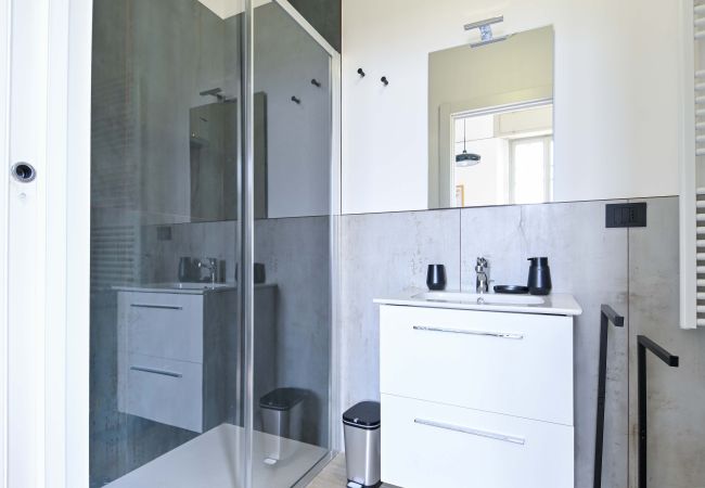 Studio in Solto Collina - Room - I Fiori, Villa Giovanna  Studio in Solto Collina - Room - I Fiori, Villa Giovanna