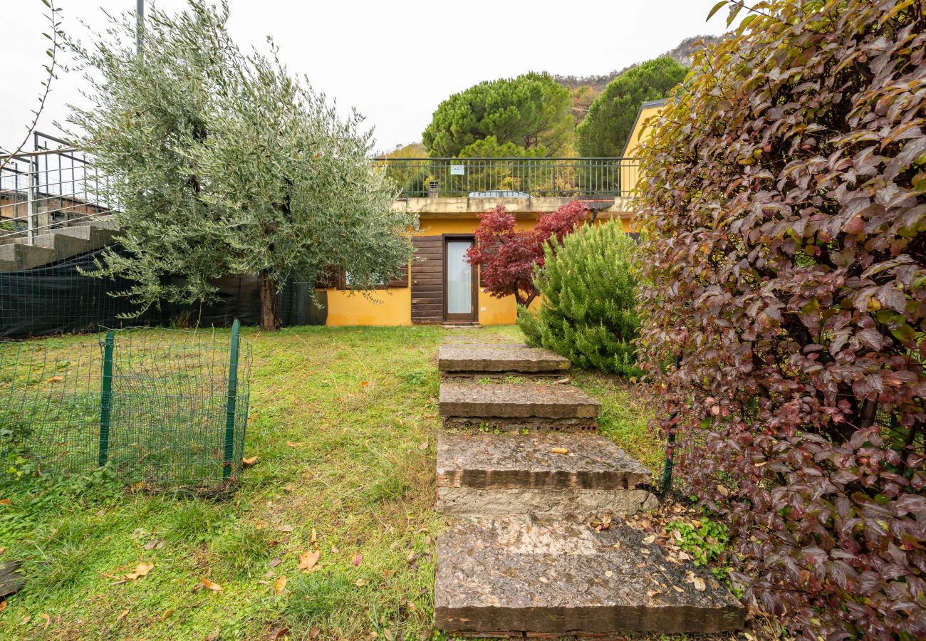 Apartment in Toscolano-Maderno - Casa Mariuccia