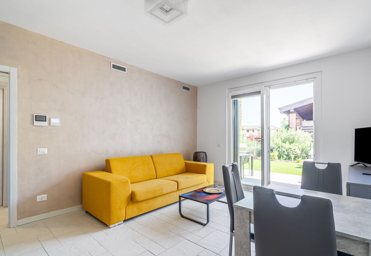 Apartment in Padenghe sul Garda - Garda Lido Red