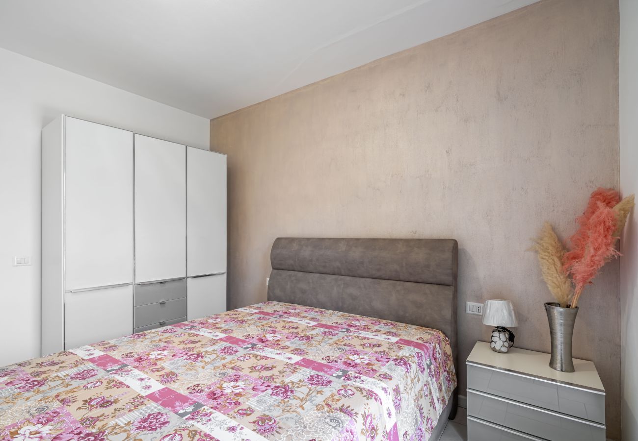 Apartment in Padenghe sul Garda - Garda Lido Red