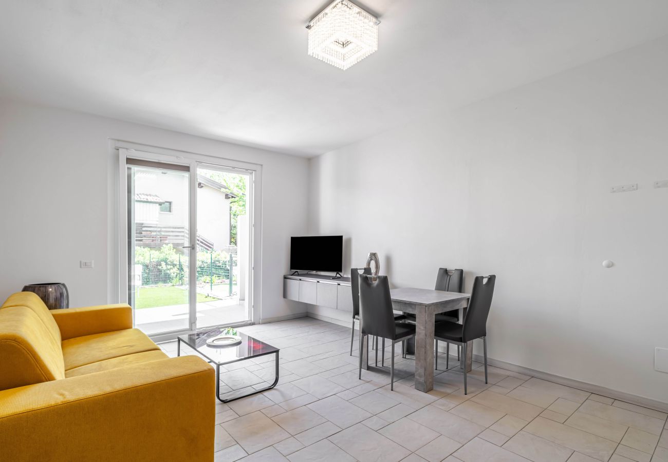Apartment in Padenghe sul Garda - Garda Lido Red
