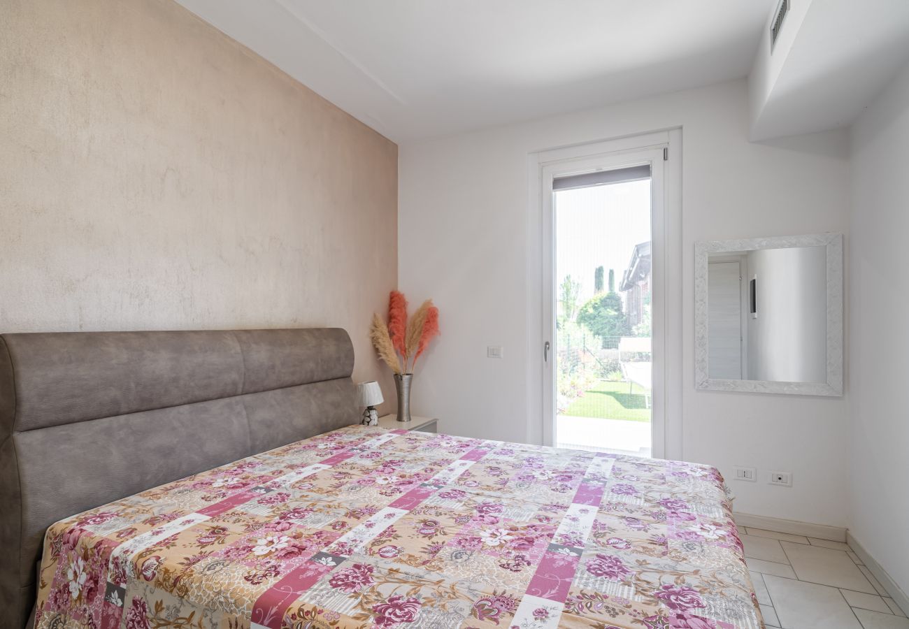Apartment in Padenghe sul Garda - Garda Lido Red