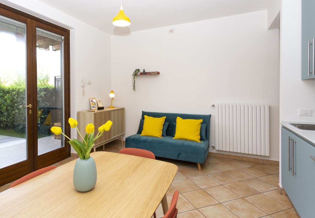 Apartment in Moniga del Garda - La Casetta di Viola