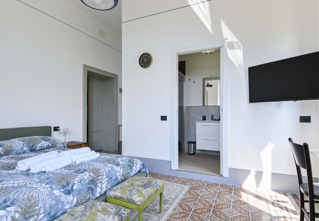 Estudio en Solto Collina - Room - I Fiori, Villa Giovanna  Estudio en Solto Collina - Room - I Fiori, Villa Giovanna
